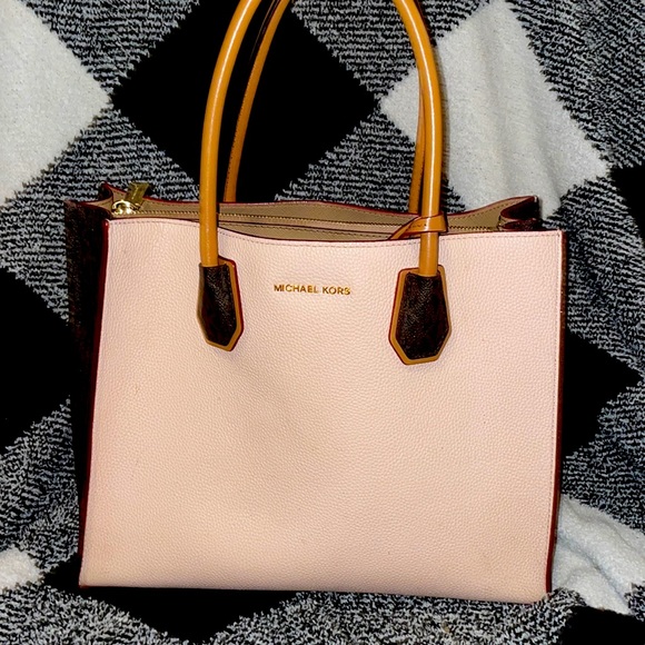 Micheal Kors purse, cream color - Picture 1 of 2